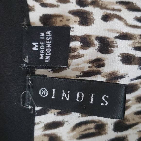 Sioni M Animal print blouse. - Picture 6 of 8